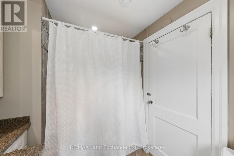 836 VICTORIA STREET, Midland, Ontario, L4R1B6