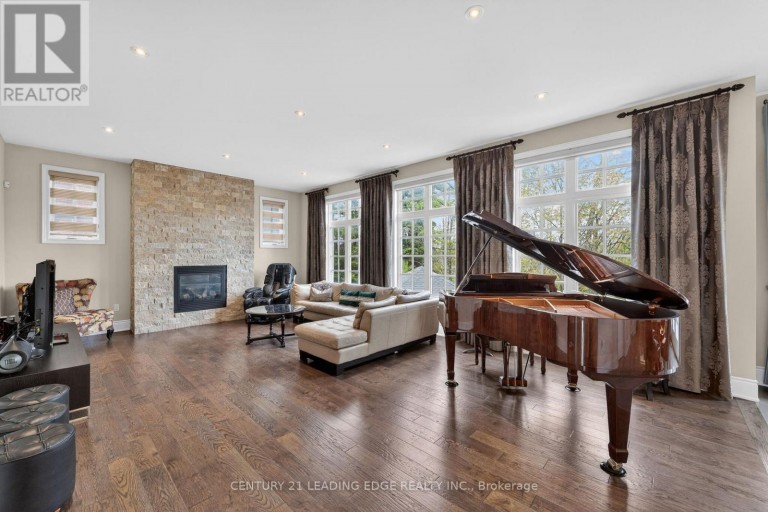 33 STOLLERY POND CRESCENT, Markham (Devil's Elbow), Ontario, L6C1K4