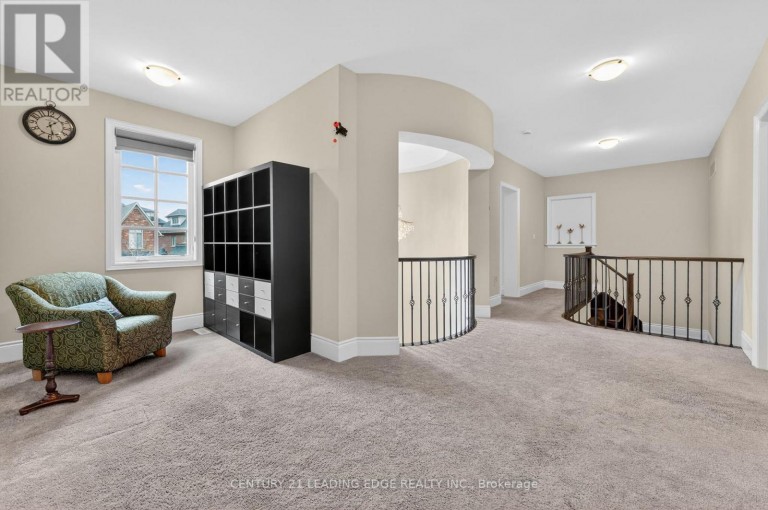 33 STOLLERY POND CRESCENT, Markham (Devil's Elbow), Ontario, L6C1K4