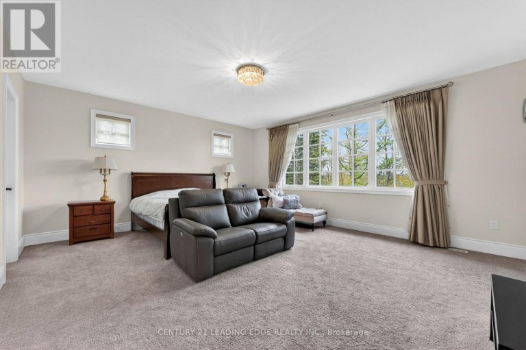 33 STOLLERY POND CRESCENT, Markham (Devil's Elbow), Ontario, L6C1K4