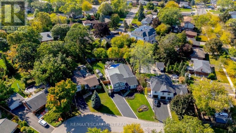 296 KENT CRESCENT, Burlington (Appleby), Ontario, L7L4T1