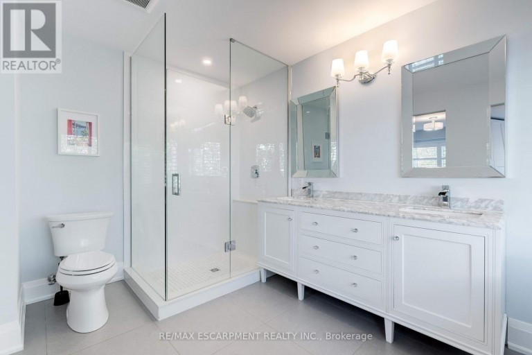 296 KENT CRESCENT, Burlington (Appleby), Ontario, L7L4T1