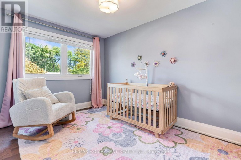 296 KENT CRESCENT, Burlington (Appleby), Ontario, L7L4T1
