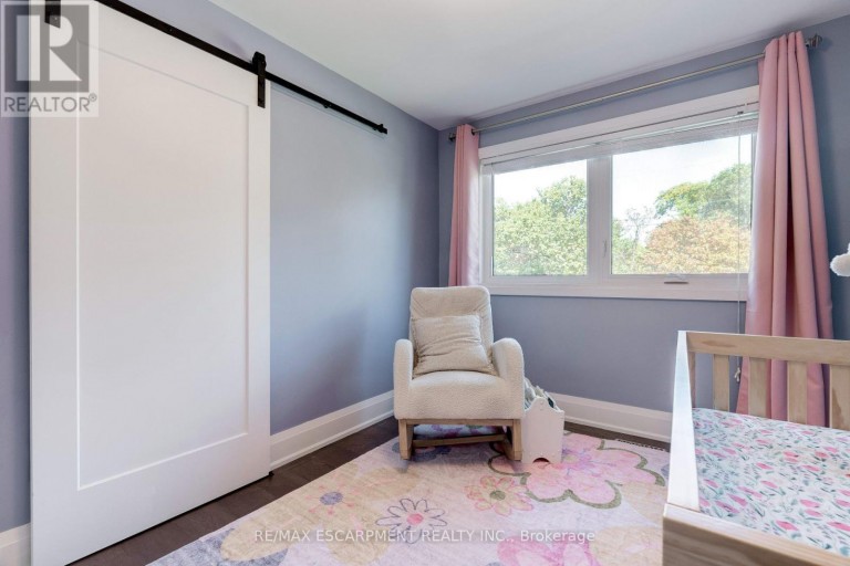 296 KENT CRESCENT, Burlington (Appleby), Ontario, L7L4T1
