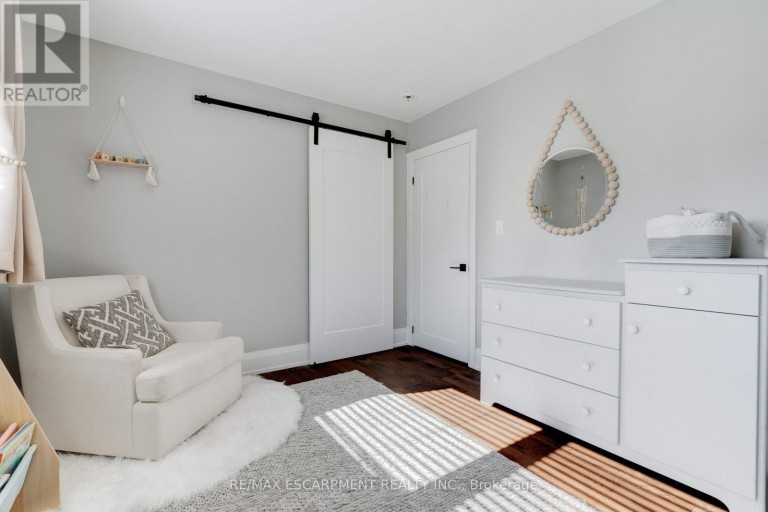 296 KENT CRESCENT, Burlington (Appleby), Ontario, L7L4T1