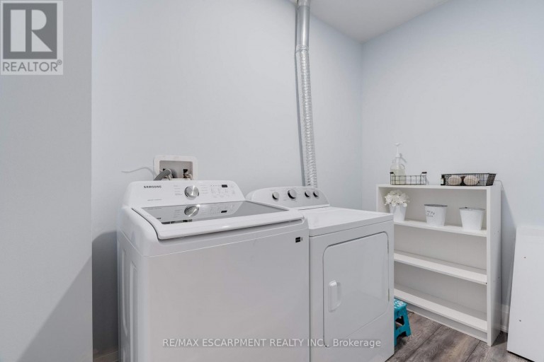 296 KENT CRESCENT, Burlington (Appleby), Ontario, L7L4T1