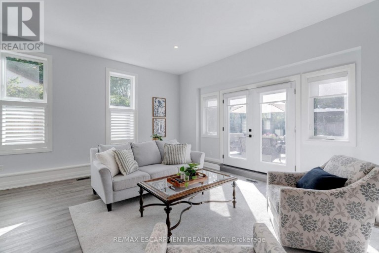 296 KENT CRESCENT, Burlington (Appleby), Ontario, L7L4T1