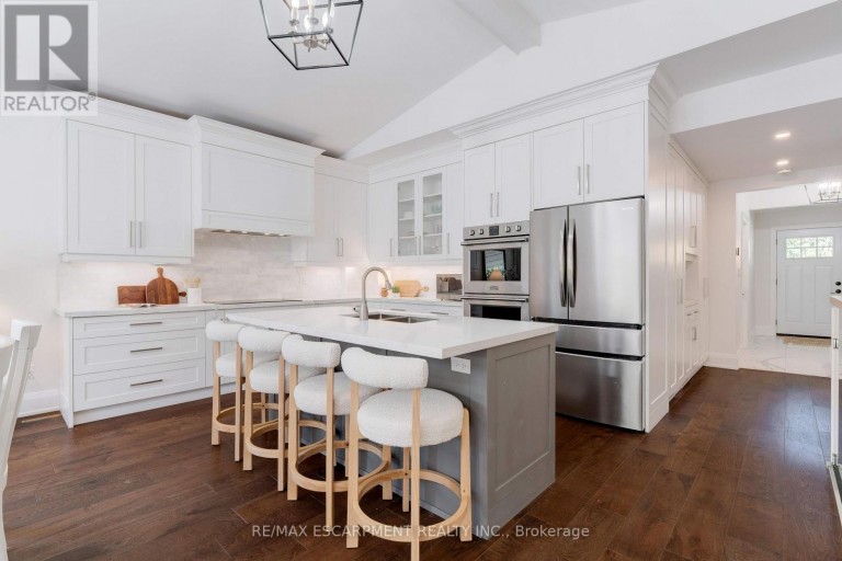 296 KENT CRESCENT, Burlington (Appleby), Ontario, L7L4T1