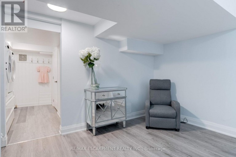 296 KENT CRESCENT, Burlington (Appleby), Ontario, L7L4T1