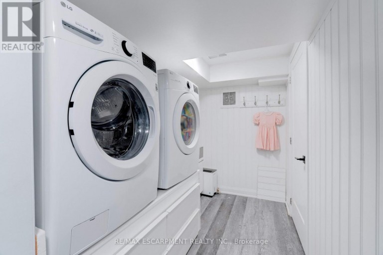296 KENT CRESCENT, Burlington (Appleby), Ontario, L7L4T1