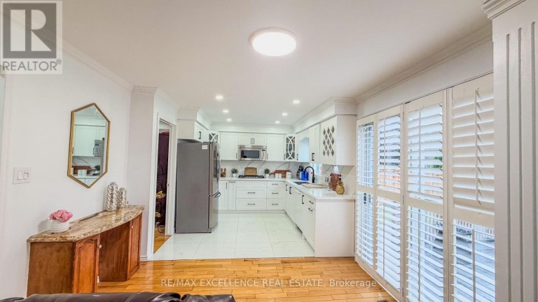 303 HICKORY CIRCLE, Oakville (WC Wedgewood Creek), Ontario, L6H4V3