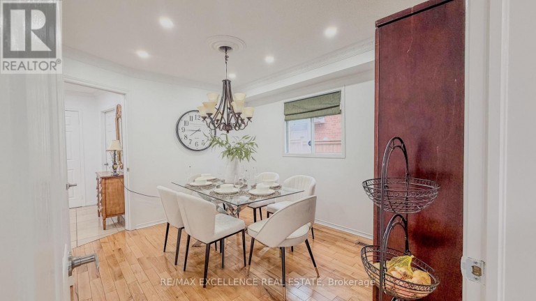 303 HICKORY CIRCLE, Oakville (WC Wedgewood Creek), Ontario, L6H4V3