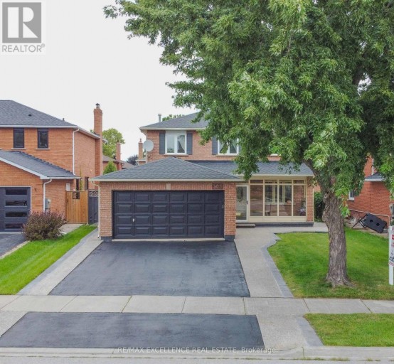303 HICKORY CIRCLE, Oakville (WC Wedgewood Creek), Ontario, L6H4V3