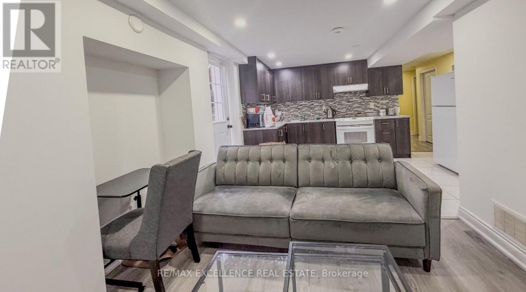 303 HICKORY CIRCLE, Oakville (WC Wedgewood Creek), Ontario, L6H4V3