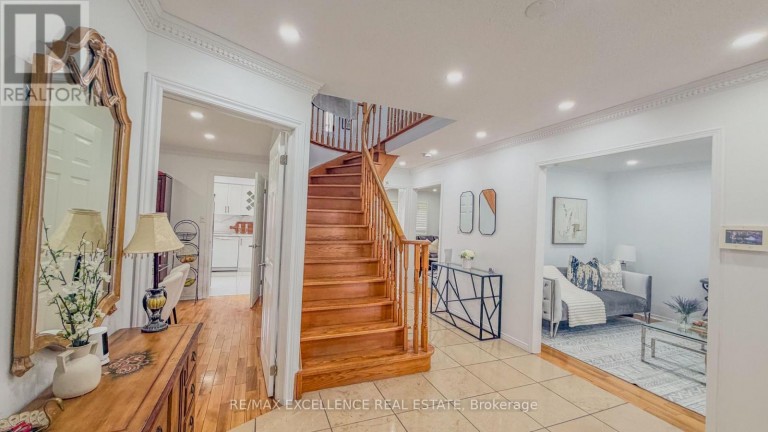 303 HICKORY CIRCLE, Oakville (WC Wedgewood Creek), Ontario, L6H4V3