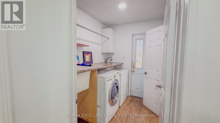 303 HICKORY CIRCLE, Oakville (WC Wedgewood Creek), Ontario, L6H4V3