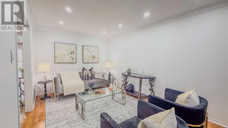303 HICKORY CIRCLE, Oakville (WC Wedgewood Creek), Ontario, L6H4V3