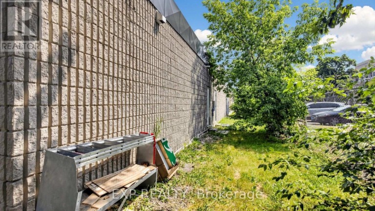 8 - 12960 YONGE STREET, Richmond Hill (Oak Ridges), Ontario, L4E3K2