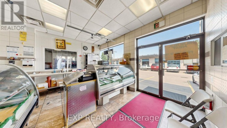 8 - 12960 YONGE STREET, Richmond Hill (Oak Ridges), Ontario, L4E3K2