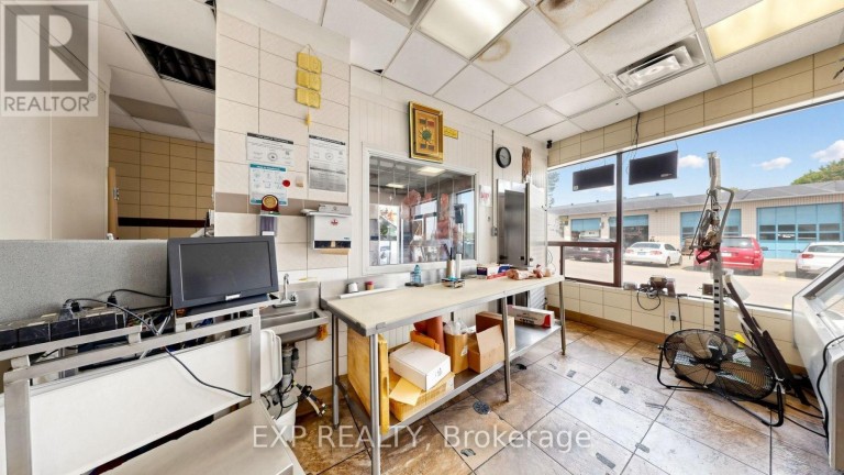 8 - 12960 YONGE STREET, Richmond Hill (Oak Ridges), Ontario, L4E3K2