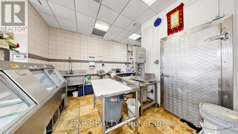 8 - 12960 YONGE STREET, Richmond Hill (Oak Ridges), Ontario, L4E3K2