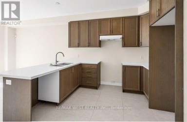 43 ED EWERT AVENUE Clarington (Newcastle) Ontario photo 3