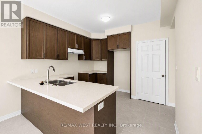 43 ED EWERT AVENUE, Clarington (Newcastle), Ontario, L1B0W7