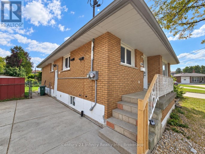 2 - 109 PURDY CRESCENT, Hamilton (Greeningdon), Ontario, L9A3B5