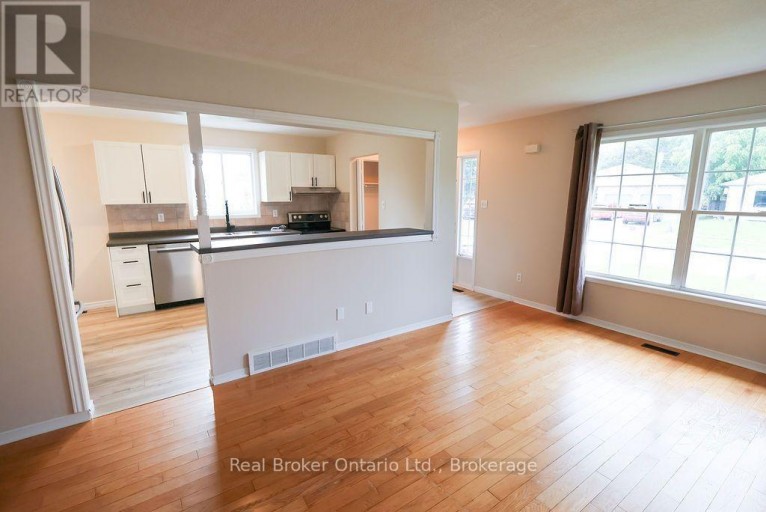342 FLEMING DRIVE, London East (East D), Ontario, N5V4Y6