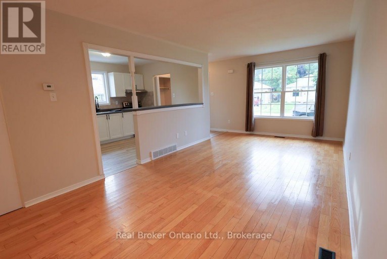342 FLEMING DRIVE, London East (East D), Ontario, N5V4Y6