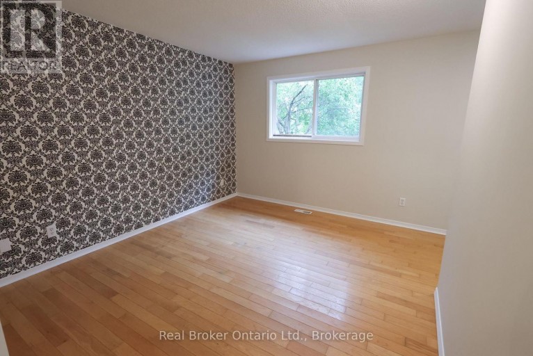 342 FLEMING DRIVE, London East (East D), Ontario, N5V4Y6