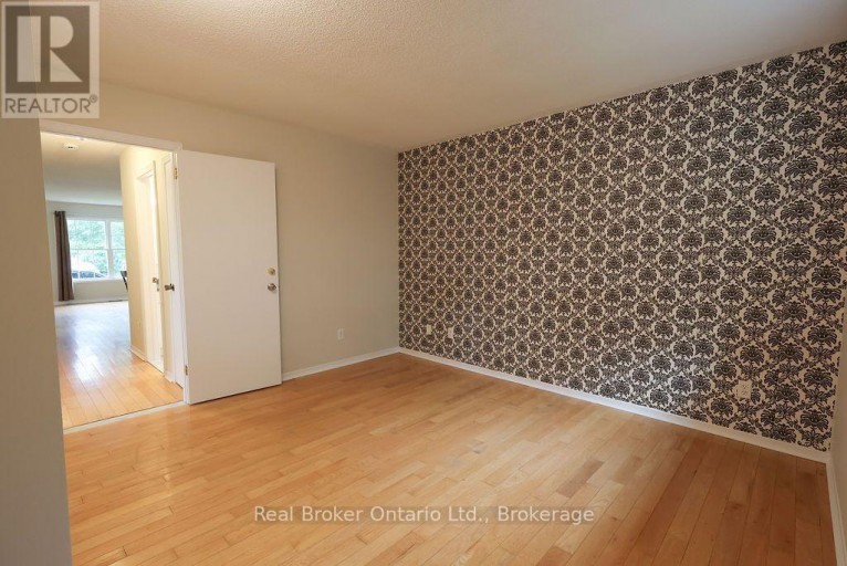 342 FLEMING DRIVE, London East (East D), Ontario, N5V4Y6