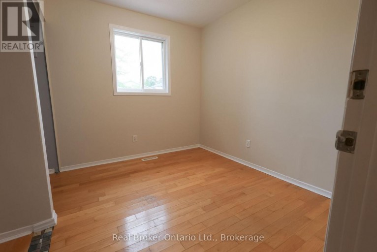 342 FLEMING DRIVE, London East (East D), Ontario, N5V4Y6