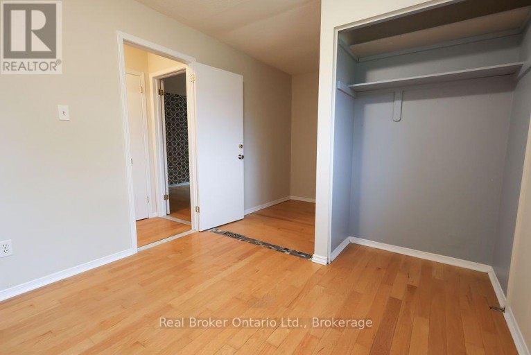 342 FLEMING DRIVE, London East (East D), Ontario, N5V4Y6