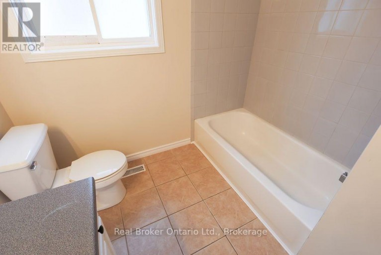 342 FLEMING DRIVE, London East (East D), Ontario, N5V4Y6
