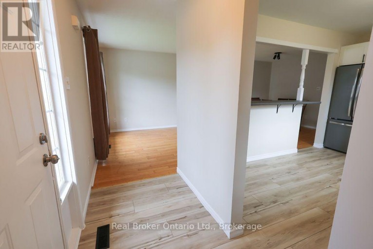 342 FLEMING DRIVE, London East (East D), Ontario, N5V4Y6