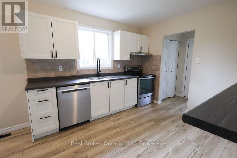 342 FLEMING DRIVE, London East (East D), Ontario, N5V4Y6
