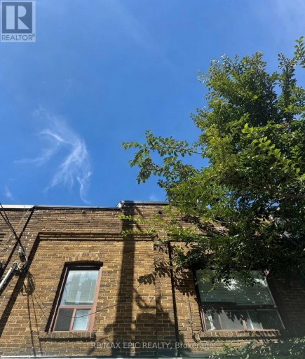 UPPER/2ND FLOOR - 1044 KINGSTON ROAD, Toronto (The Beaches), Ontario, M4E1T4