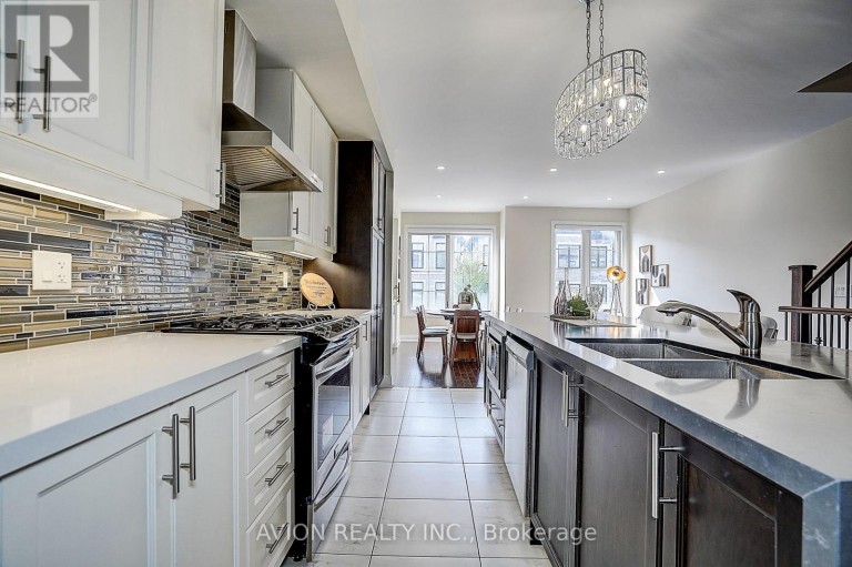 32 MCGURRAN LANE, Richmond Hill (Doncrest), Ontario, L4B0G8