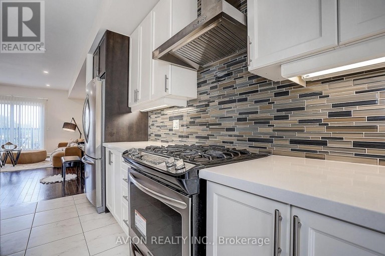 32 MCGURRAN LANE, Richmond Hill (Doncrest), Ontario, L4B0G8