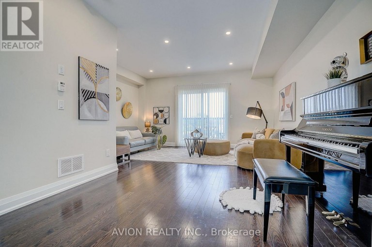 32 MCGURRAN LANE, Richmond Hill (Doncrest), Ontario, L4B0G8