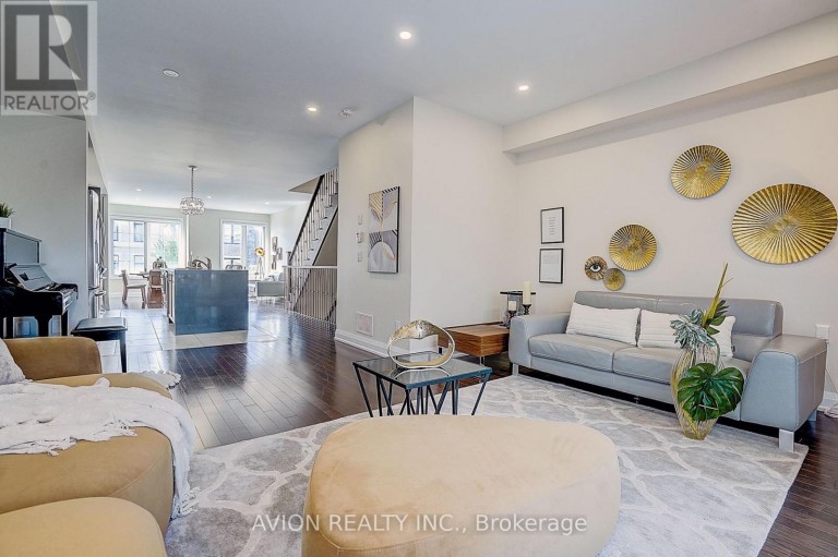 32 MCGURRAN LANE, Richmond Hill (Doncrest), Ontario, L4B0G8