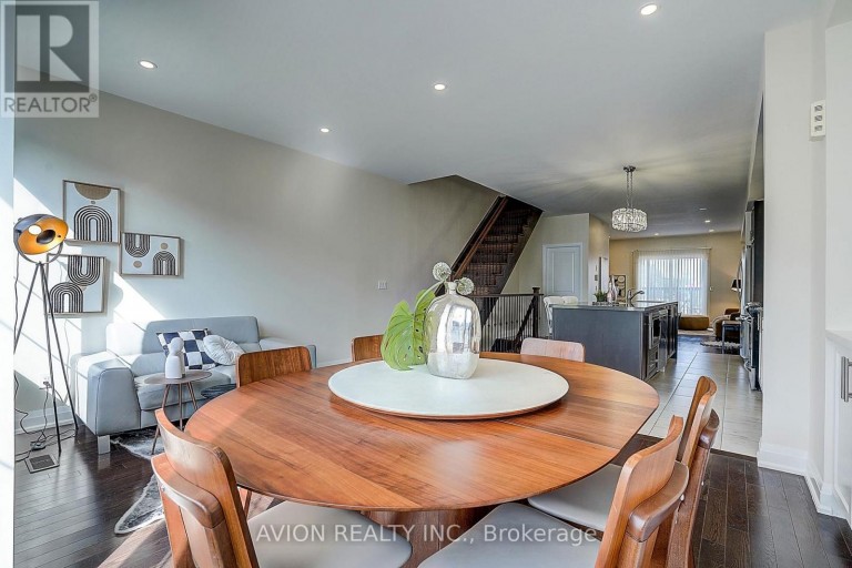 32 MCGURRAN LANE, Richmond Hill (Doncrest), Ontario, L4B0G8