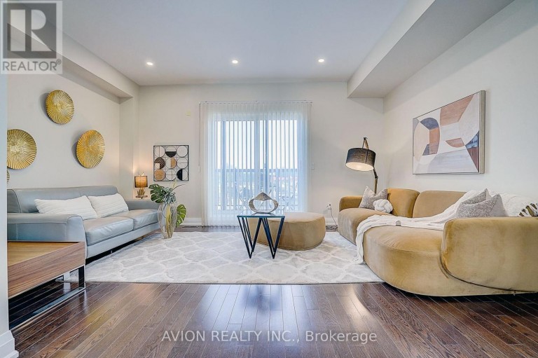 32 MCGURRAN LANE, Richmond Hill (Doncrest), Ontario, L4B0G8
