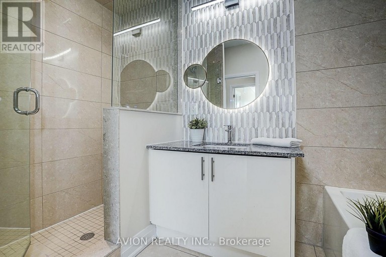 32 MCGURRAN LANE, Richmond Hill (Doncrest), Ontario, L4B0G8