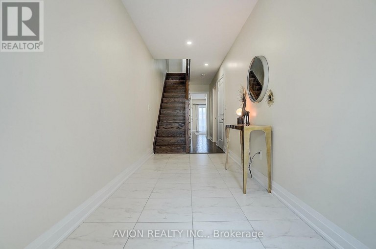 32 MCGURRAN LANE, Richmond Hill (Doncrest), Ontario, L4B0G8