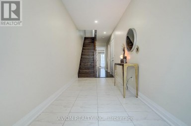 32 MCGURRAN LANE Richmond Hill (Doncrest) Ontario photo 7