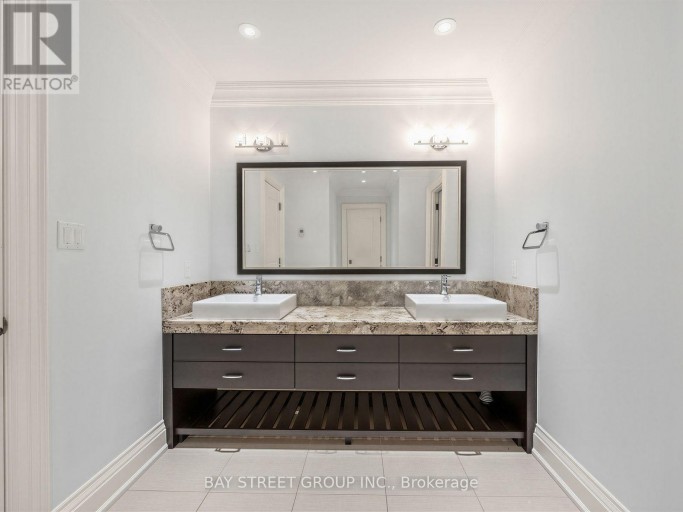2334 HAMMOND ROAD, Mississauga (Sheridan), Ontario, L5K1T2