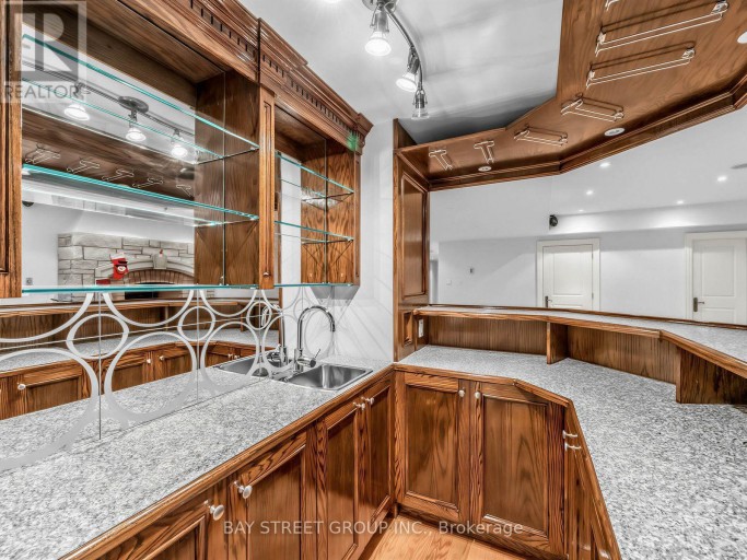 2334 HAMMOND ROAD, Mississauga (Sheridan), Ontario, L5K1T2