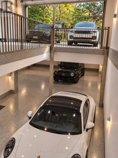 2334 HAMMOND ROAD, Mississauga (Sheridan), Ontario, L5K1T2
